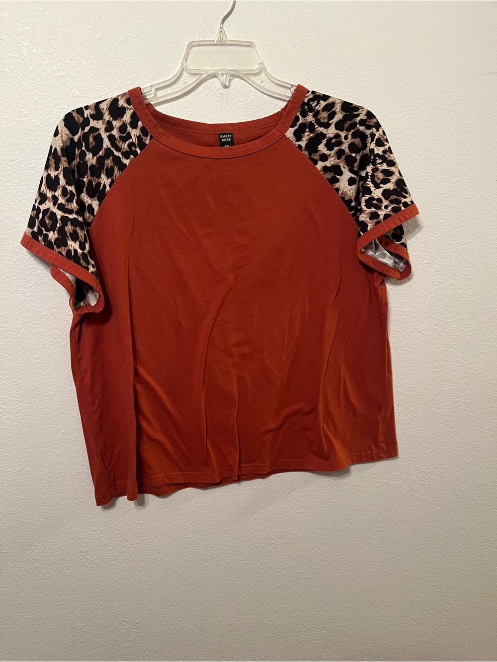 Emery Rose - Leopard Sleeve Rust Raglan Tee - Size: XXL
